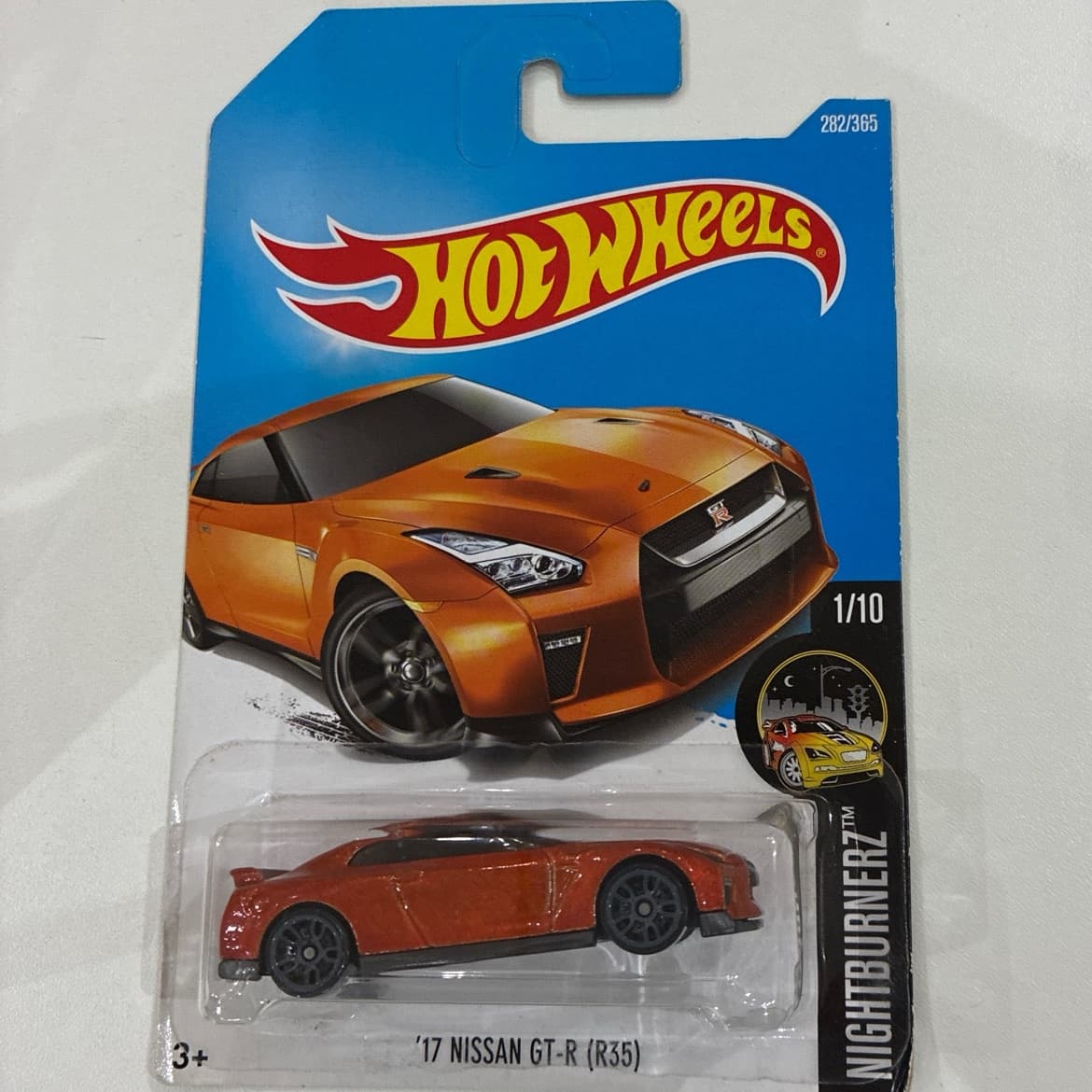 17 Nissan GT-R (R35)